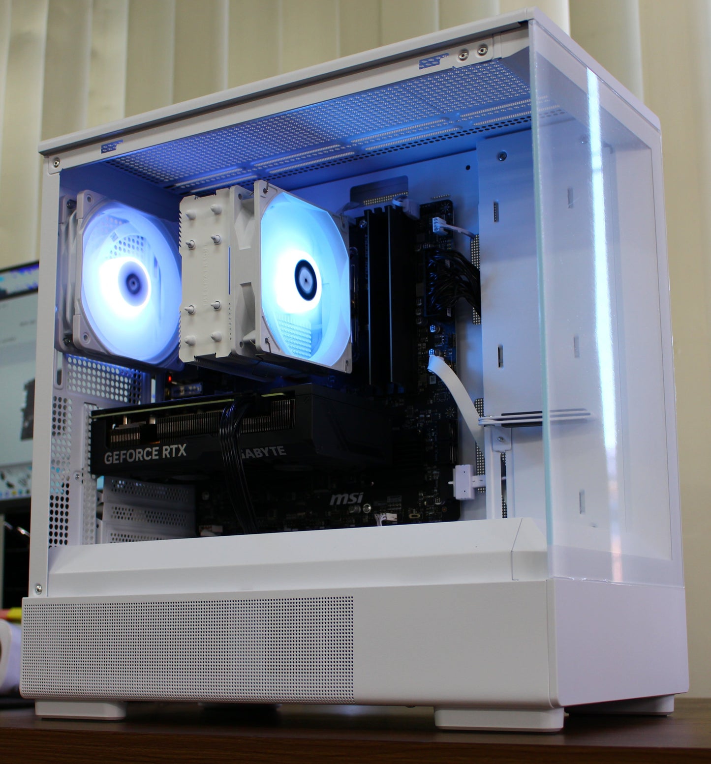 即納モデル Ryzen7 5700X RTX4060Ti 搭載PC